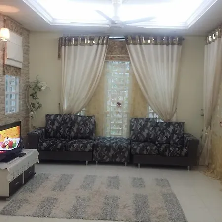 The Louvre Moslim Homestay Sungai Petani Exterior photo