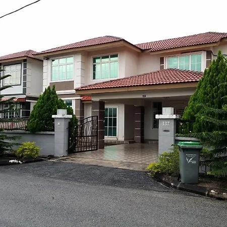 The Louvre Moslim Homestay Sungai Petani Exterior photo